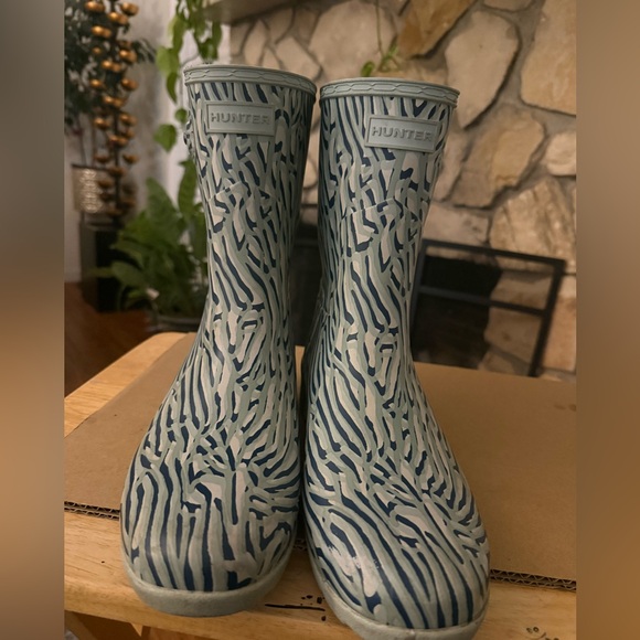 Hunter Blue Zebra Pattern Boots - Picture 1 of 6